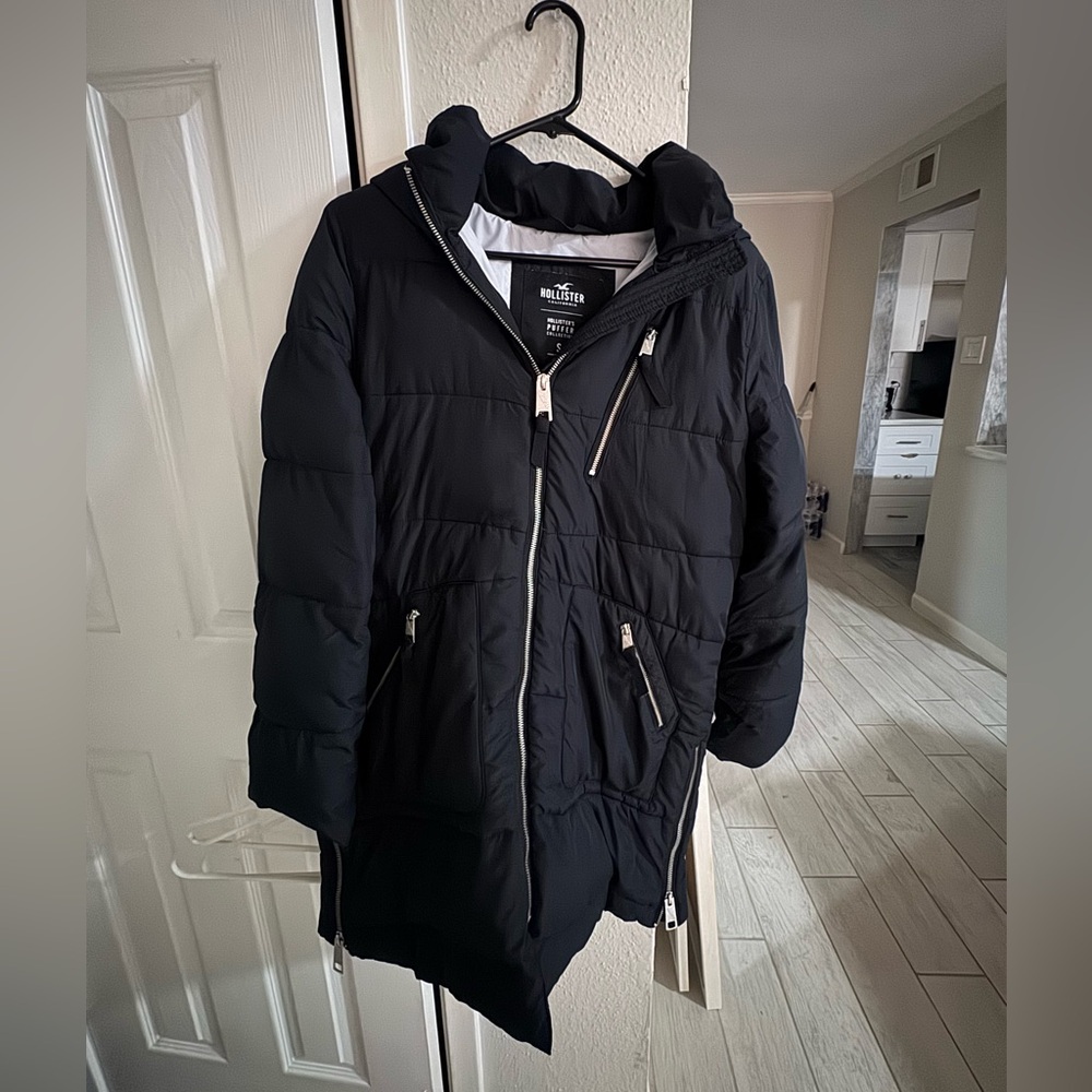 Hollister Black and Gray Puffer Jacket
